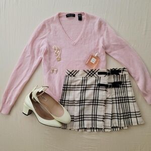 Classic Pink V-Neck Cashmere Sweater
